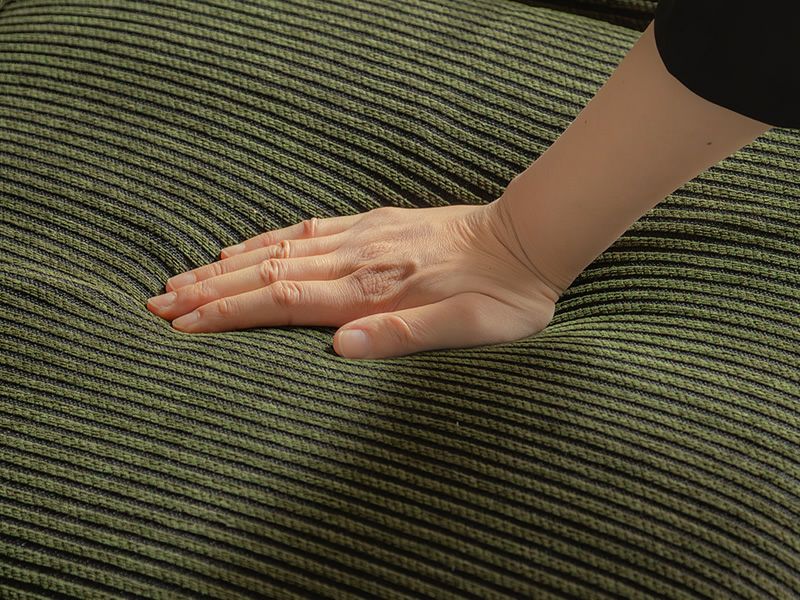 柔らかず硬すぎない座面は座り心地抜群