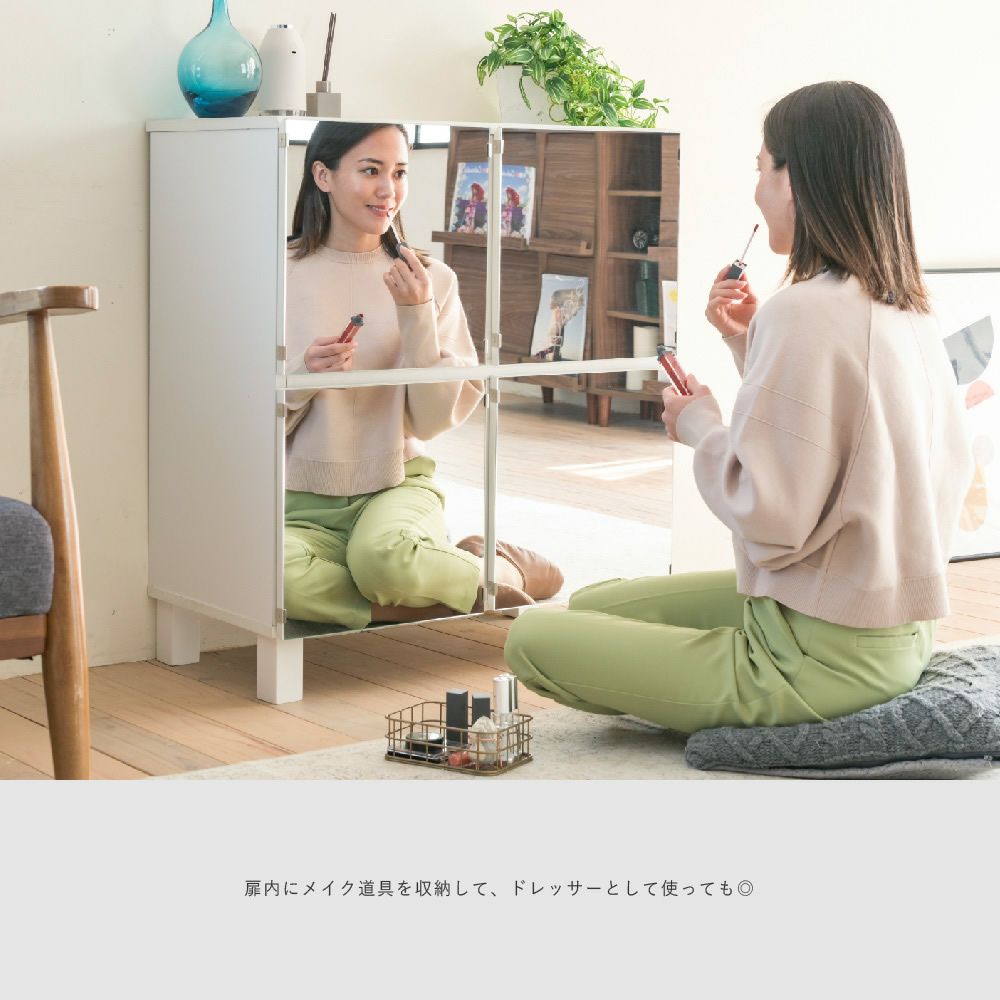 メイク道具を収納してドレッサーとしても