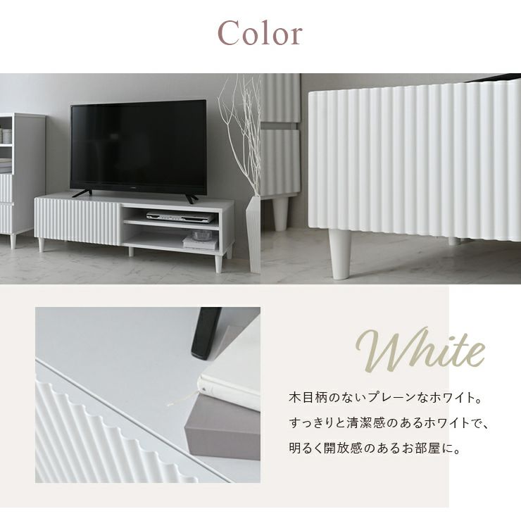 木目柄の無いプレーンなホワイトで明るく清潔感のあるお部屋に