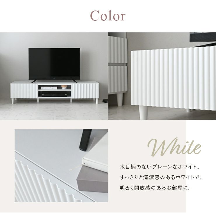 木目柄の無いプレーンなホワイトで明るく清潔感のあるお部屋に