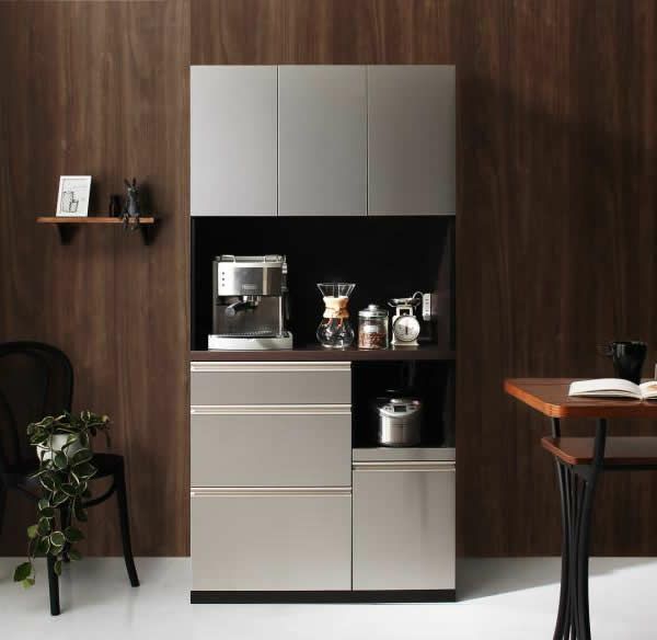 キッチンボード、扉を閉めた状態